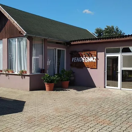 Novakporta Vendeghaz 아파트 *