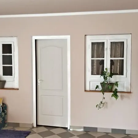 Novakporta Vendeghaz Apartment *